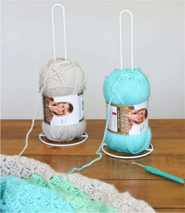 10 DIY Yarn Holder Ideas Image