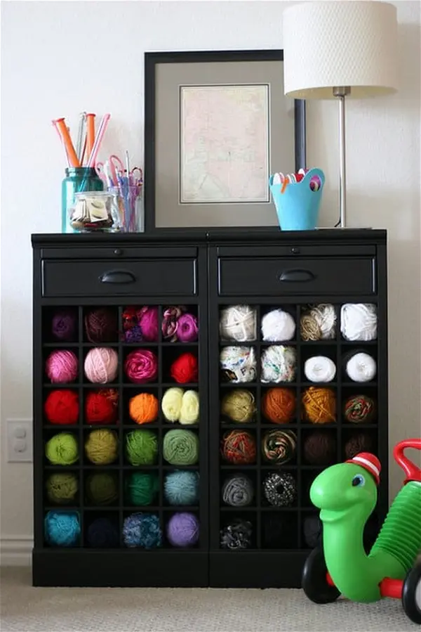 10 DIY Yarn Holder Ideas Image