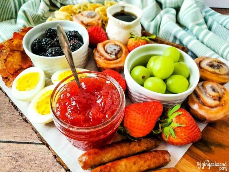22 Christmas Charcuterie Board Ideas Image