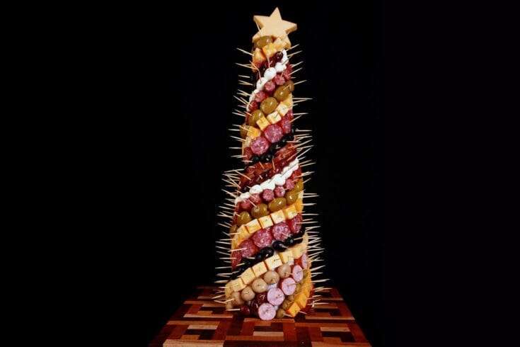 22 Christmas Charcuterie Board Ideas Image
