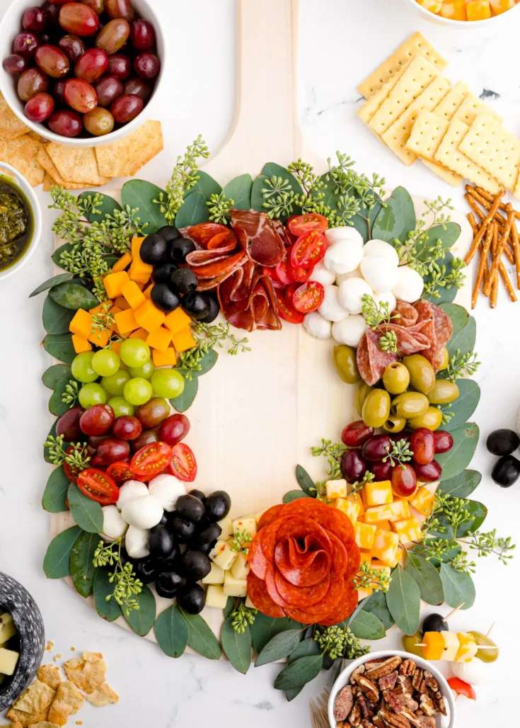 22 Christmas Charcuterie Board Ideas Image