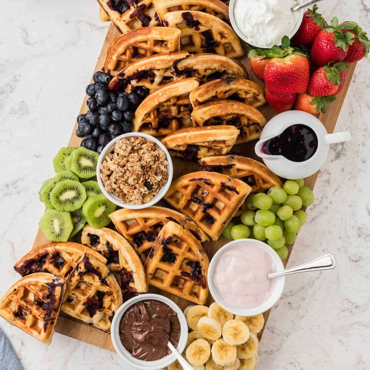 22 Christmas Charcuterie Board Ideas Image